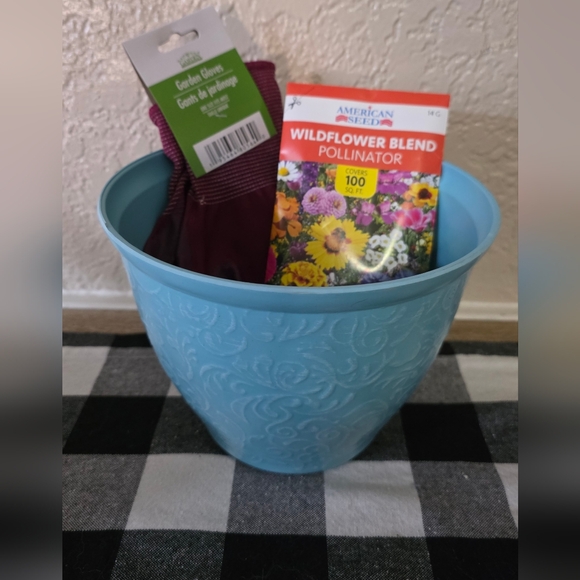 Gardening Set with Pot, Gloves, and Seeds - Picture 5 of 6